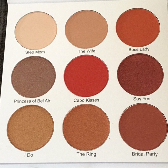 GIVE THEM LALA, The Grown Woman palette - Picture 2 of 4